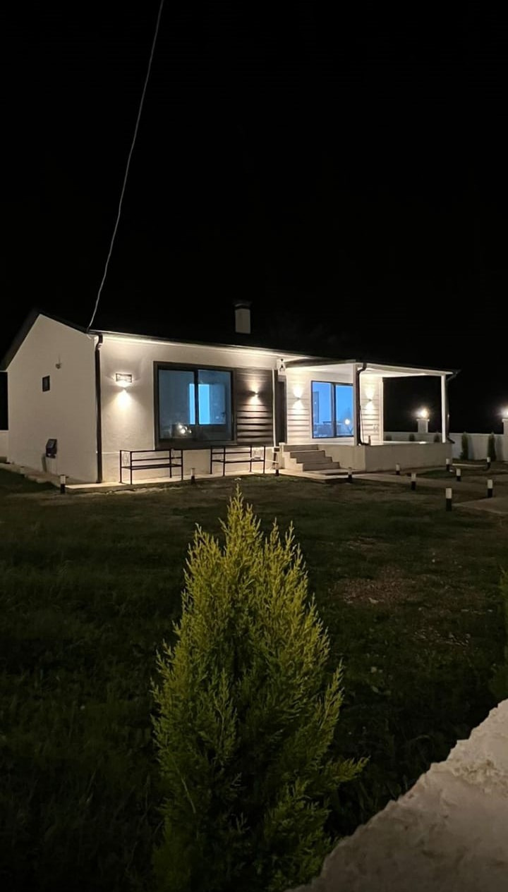 Modern Single-Story Prefab Bungalow